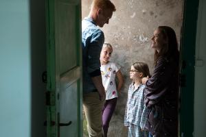 Splitting Up Together, Photo 3