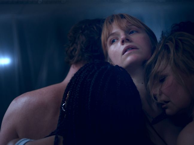 Kaisa zwischen Menschen