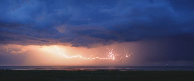 Gewitter über dem Meer