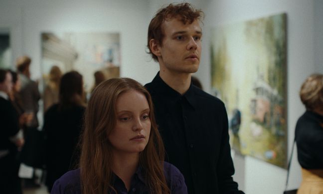 Pauli und Iiris sind in einer Ausstellung