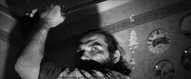 Viktor ist halb im Dunkel und hat ein Schwert in der Hand