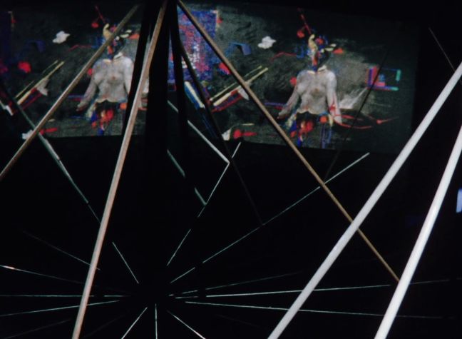 Gedoppelte Bilder und Streben im Raum