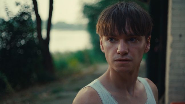 Wiktor schaut in die Ferne