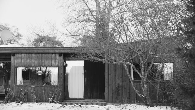 Das verschneite Haus der Mutter