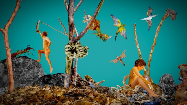 Kleine Menschen zwischen Laub, Vögel und Insekten in Menschengröße