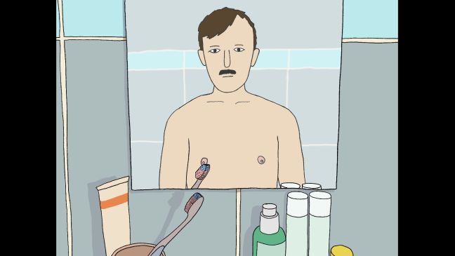 Der Mann steht im Badezimmer nackt vor dem Spiegel und hält die Zahnbürste in der Hand