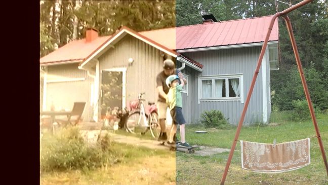 Vater auf Skateboard hilft den Sohn beim Skateboarding fahren vor dem Haus