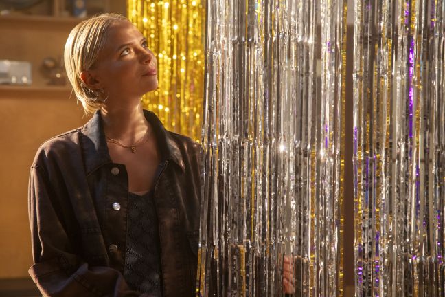 Selma in front of glitter stripes