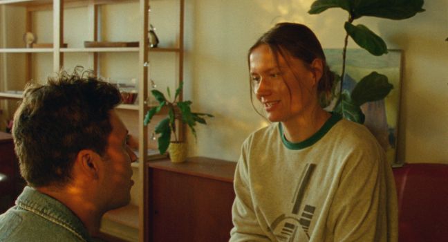 Ilona und Matas schauen sich an