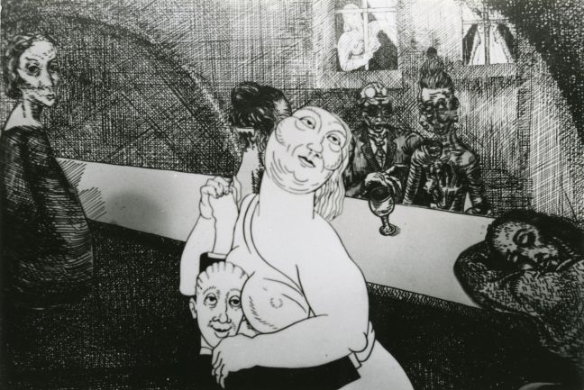 Mann zwischen den Brüsten einer großen Frau