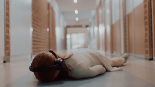 Kielo liegt komplett auf dem Boden