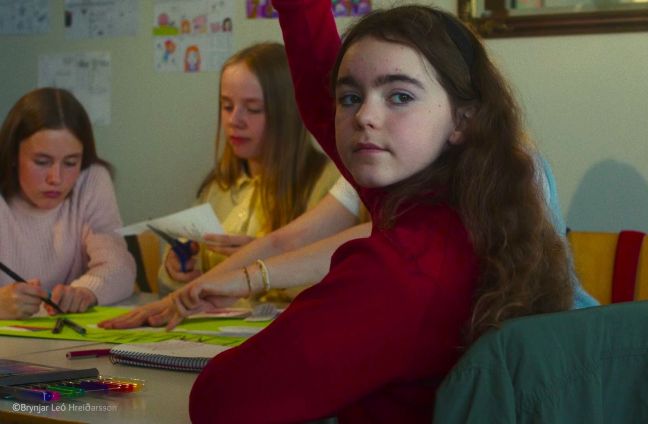 Kara in der Schule