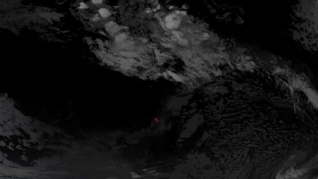 Nacht auf der Erde, glühende Stelle