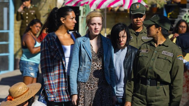 Ida, Michelle und Wenche werden von der Polizei festgenommen