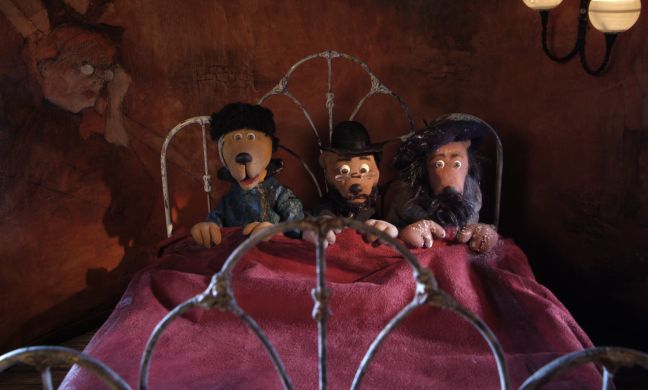 Drei Künstlerbären im Bett