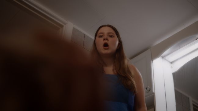 Schockierter Blick auf den Boden