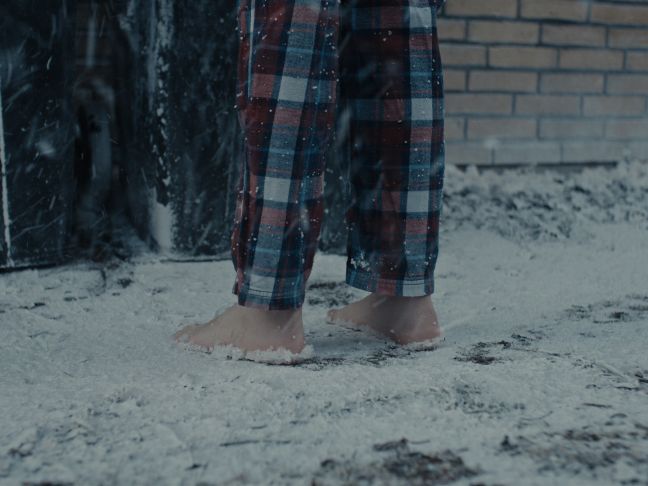 Felix' nackte Füße im Schnee