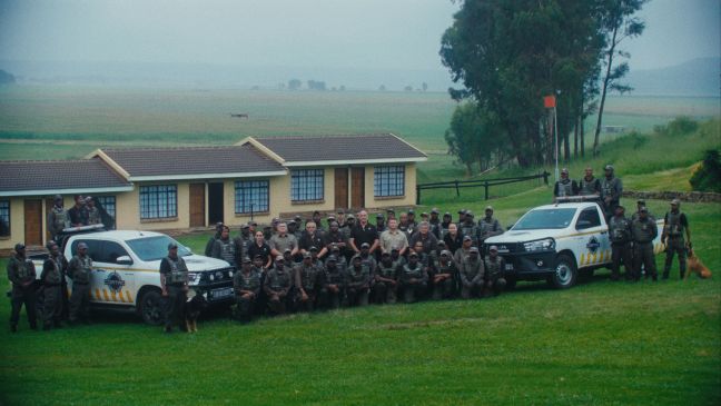 Securitymitarbeiter posieren zum gemeinsamen Foto