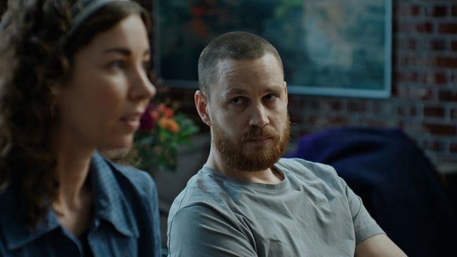 Michael guckt Naja skeptisch/genervt an