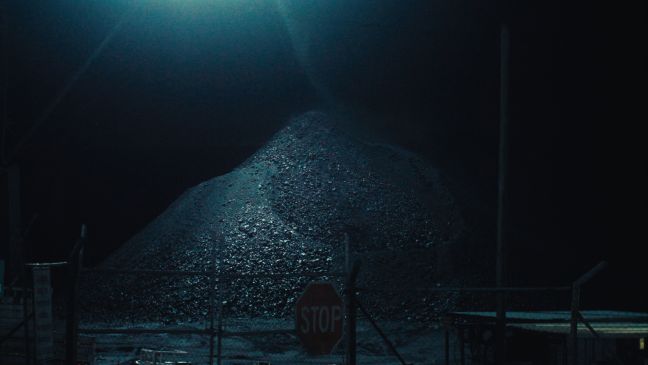 Abgesperrte Baustelle in der Nacht