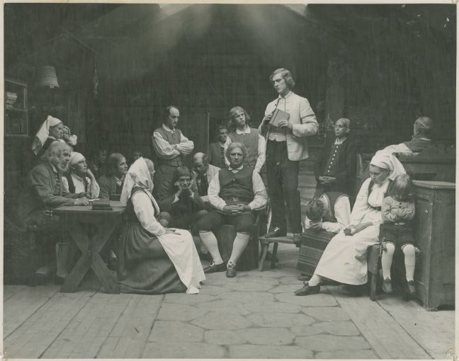 Verzweifelte Familie im Bauernhaus