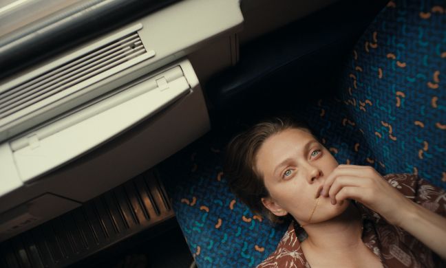 Laura On the train, frontal shot