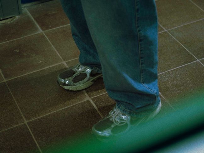 Turnschuhe und Jeans