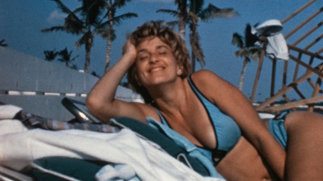 Siw als junge Frau auf einer Poolliege