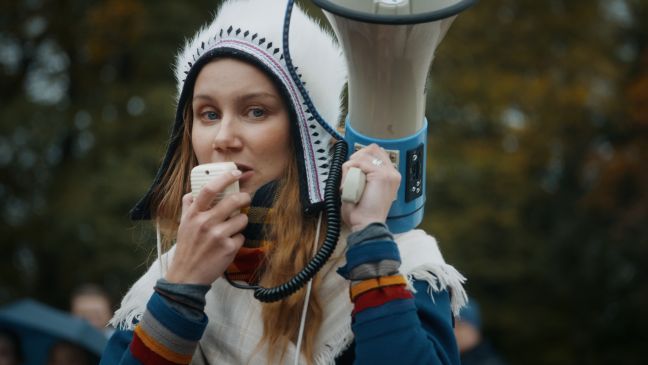 Sámi Aktivistin mit Megafon