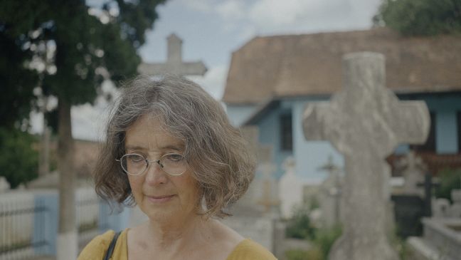 Mutter auf dem Friedhof, Frontalaufnahme