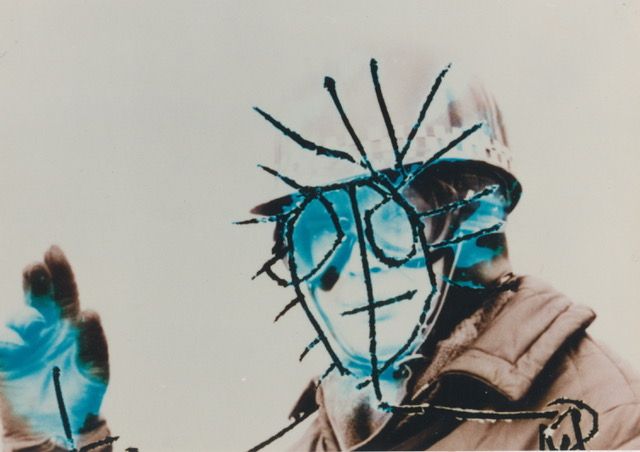 Bauarbeiter mit der Zeichnung eines Gesichts