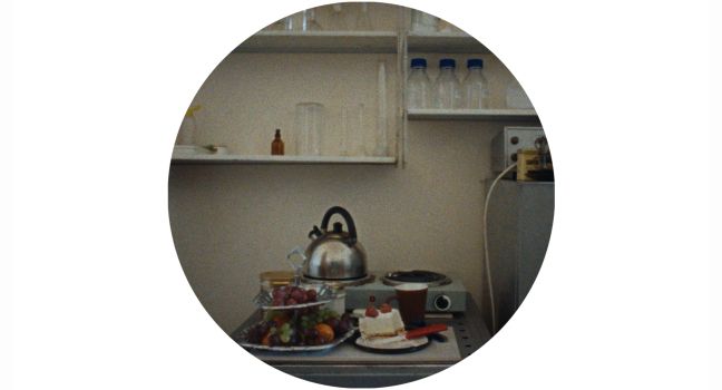 Kuchen, Obst und Teekanne