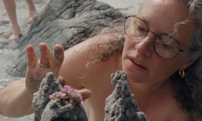 Ragnhild baut Sandschlösser