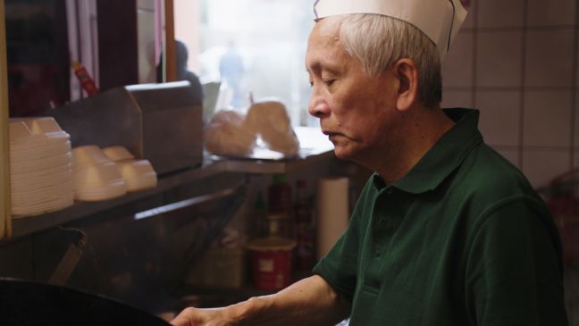 Hung hinter der Theke eines Schnellimbiss