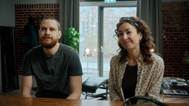 Michael und Naja im Vibekes Büro