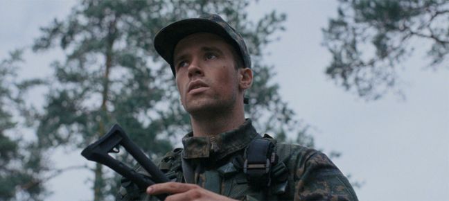 ein Soldat im Wald