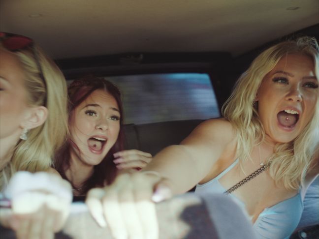 Bella, Noelia und Fanny beim driften im Auto